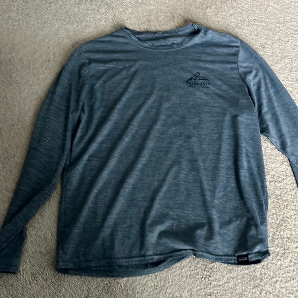 Patagonia men’s medium dry fit long sleeve